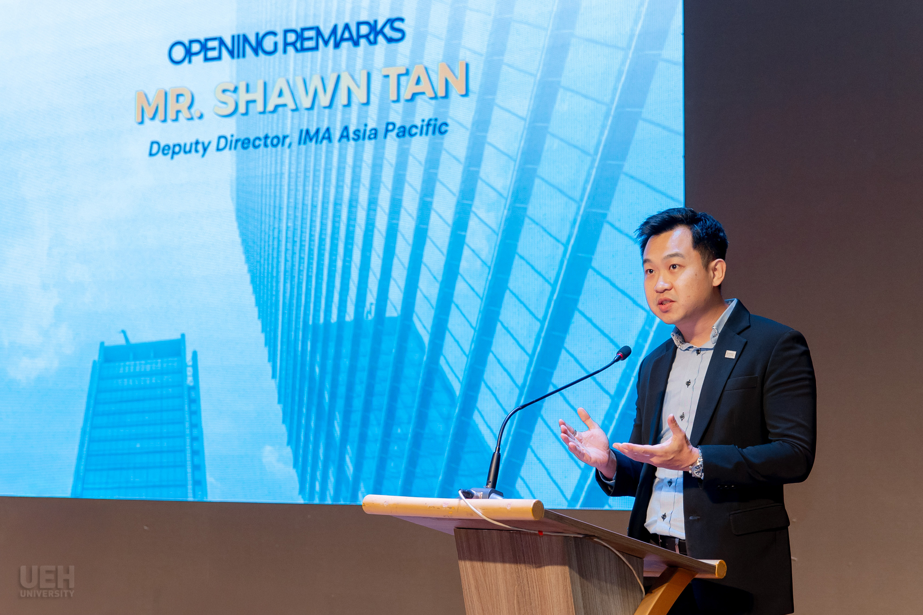 Ông Shawn Tan phát biểu